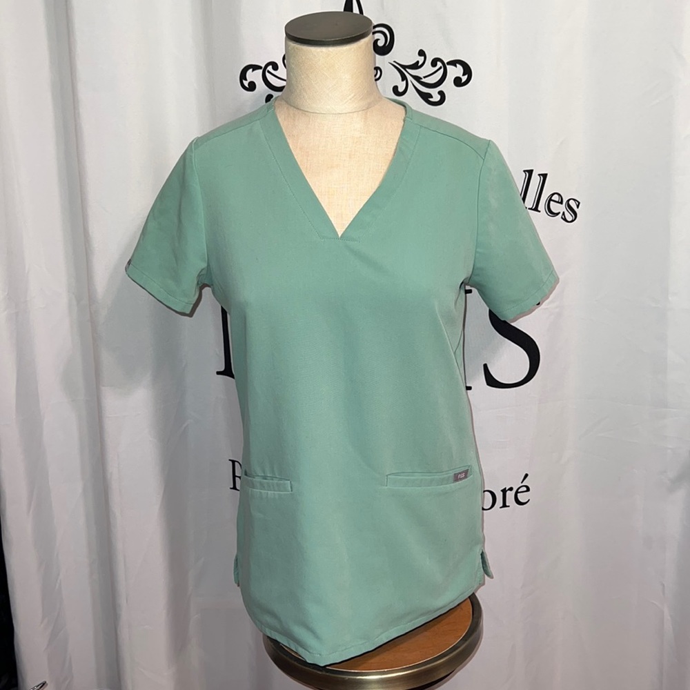 FIGS SCRUB TOP SIZE XS PO# 1500